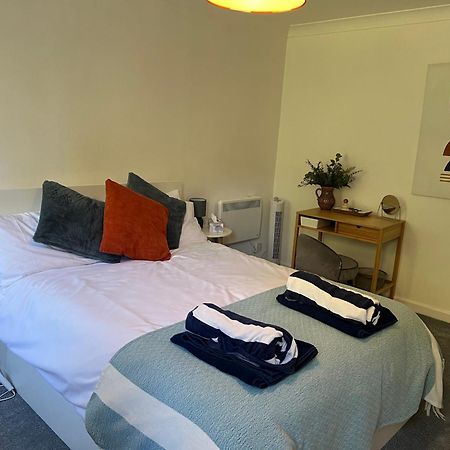Hollyhocks Holiday Home- 2 Bedroomed Ground Floor Apartment Sleeps 5 Ivybridge Exterior photo
